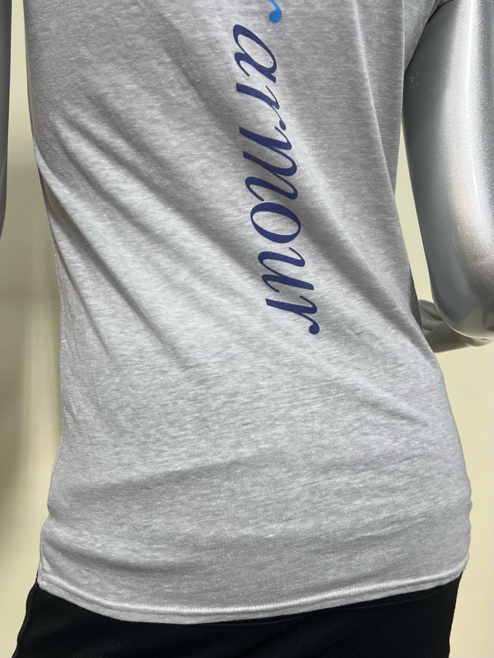Under Armour Women’s Small Light Grey Thin V Neck T Shirt Heat Gear - Picture 13 of 16